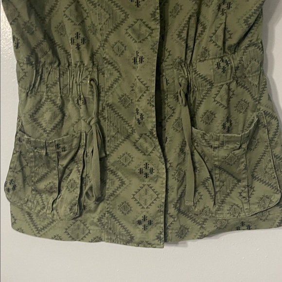 Jolt Olive Green Textured Vest - Picture 3 of 8